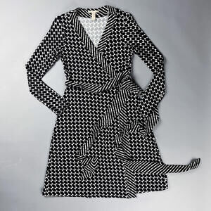 Y2K Black and White Geometric Wrap Dress with Belt